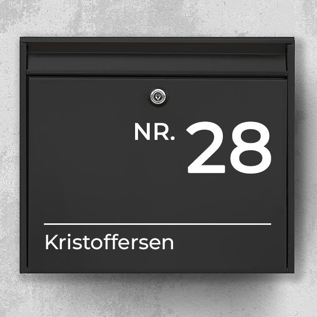 Minimalistisches Briefkastenschild – „Nr.“ + große Hausnummer, horizontaler Strich und Nachname in serifenloser Schrift – wetterfestes Vinyl