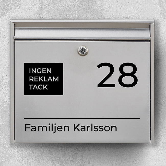 Briefkastenschild mit großer Hausnummer, schwarzem Aufkleber „Keine Werbung, bitte“ und Zeile mit Familiennamen – modernes, wetterfestes Vinyl