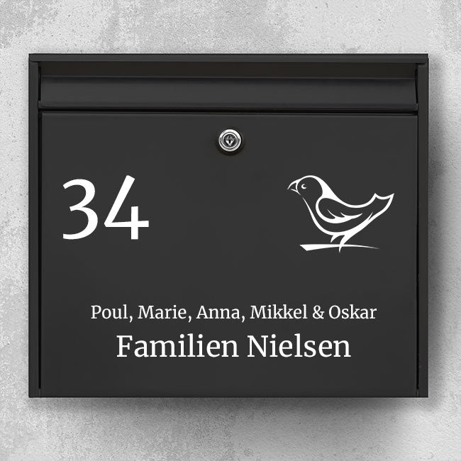 Briefkastenschild mit Vogelsymbol – große Hausnummer links und Familienname in Serifenschrift – wetterfestes Vinyl