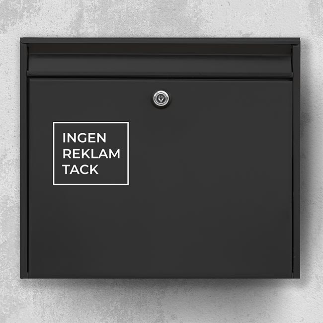 Briefkastenaufkleber „Bitte keine Werbung“ – weißer quadratischer Rahmen auf schwarzem Briefkasten, deutliches „Bitte keine Werbung“-Siegel
