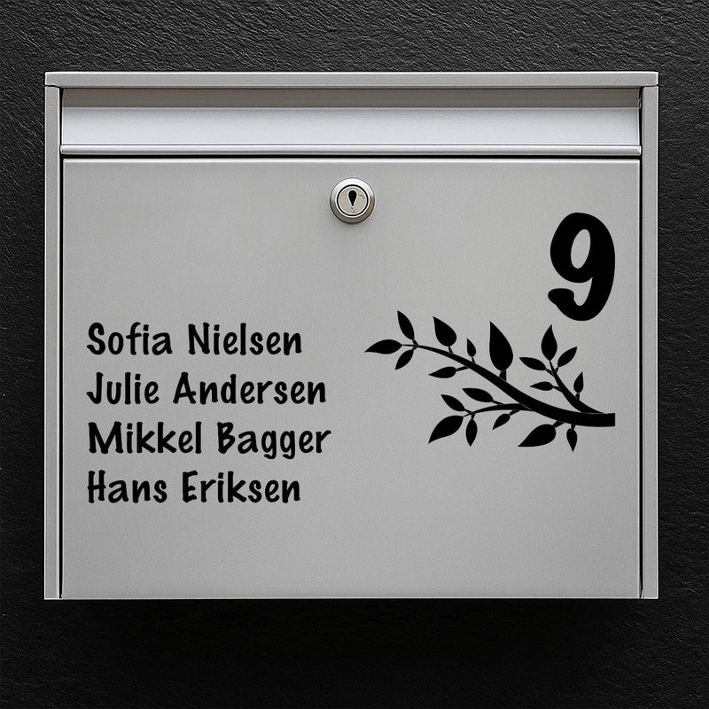 Briefkastenschild mit Zweig- und Blattmotiv – große Hausnummer und mehrzeilige Namensliste – wetterfestes Vinyl